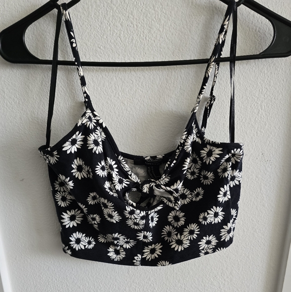 Forever 21 - Daisy Top - Picture 1 of 3